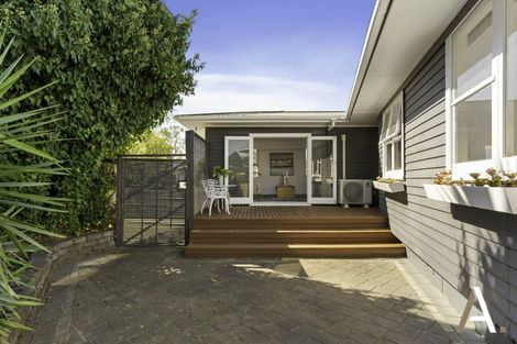 Photo of property in 80 La Trobe Street, Pakuranga Heights, Auckland, 2010