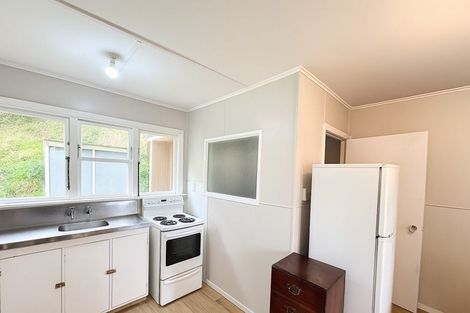 Photo of property in 2a-2b Devon Place, Cannons Creek, Porirua, 5024