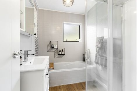 Photo of property in 7b Ngahere Views, Orewa, 0931