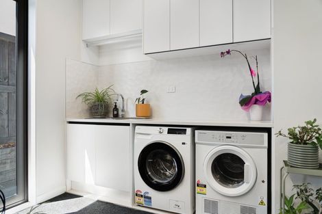 Photo of property in 2 Pukeko Road, Hobsonville, 0616