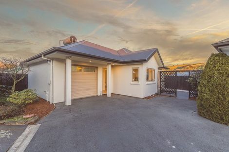Photo of property in 4/15 Derrett Place, Saint Martins, Christchurch, 8022