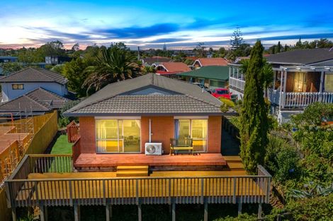 Photo of property in 35e Edmonton Road, Henderson, Auckland, 0612
