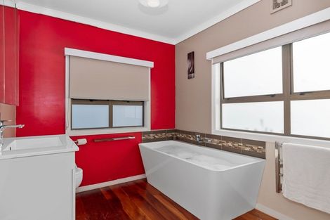 Photo of property in 35 Ngatai Road, Otumoetai, Tauranga, 3110