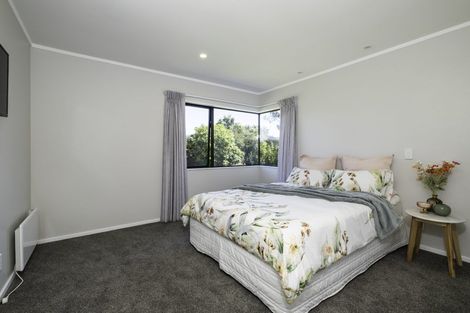 Photo of property in 34 Samwell Drive, Whitby, Porirua, 5024