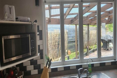 Photo of property in 17 Hewlett Road, Massey, Auckland, 0614