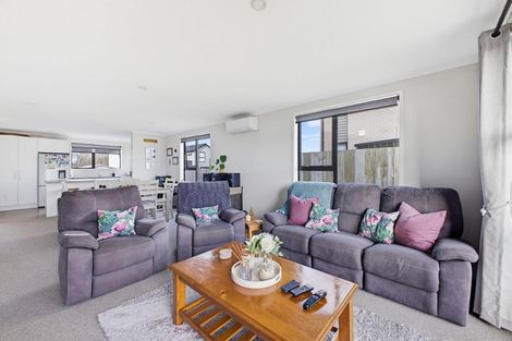 Photo of property in 15 Discovery Place, Marfell, New Plymouth, 4310