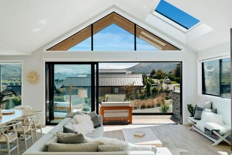Photo of property in 16 Mcgibbon Lane, Jacks Point, 9371