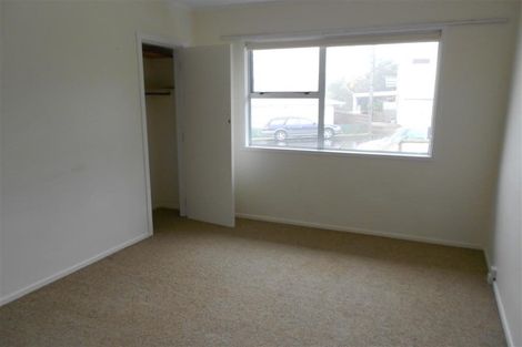 Photo of property in 12 Griffiths Grove, Newlands, Wellington, 6037