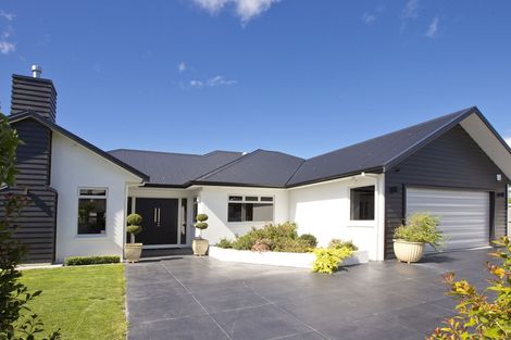 Photo of property in 3 Fairway Grove, Hokowhitu, Palmerston North, 4410