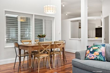 Photo of property in The Villas, 33u3 Hobson Street, Thorndon, Wellington, 6011