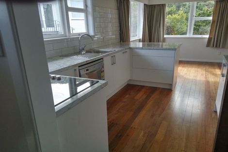 Photo of property in 17 Thurleigh Grove, Karori, Wellington, 6012