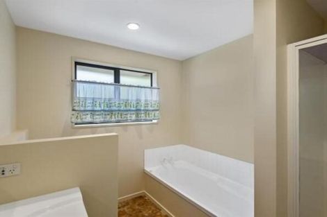 Photo of property in 1 Roche Avenue, Upper Riccarton, Christchurch, 8041
