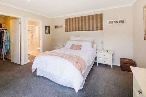 Photo of property in 10 Galea Grove, Kelvin Grove, Palmerston North, 4414