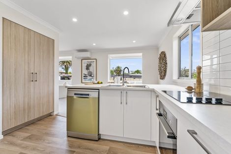 Photo of property in 12e Woodhouse Place, West Harbour, Auckland, 0618