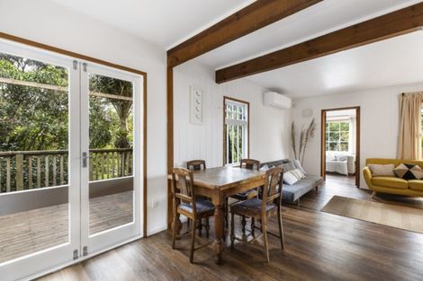 Photo of property in 74 Laingholm Drive, Laingholm, Auckland, 0604