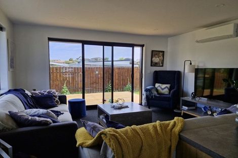 Photo of property in 9a Turakina Street, Merrilands, New Plymouth, 4312