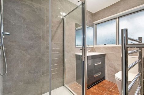 Photo of property in 2/12 Park Estate Road, Rosehill, Papakura, 2113