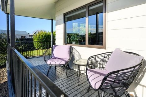 Photo of property in 6 Willowstream Grove, Cloverlea, Palmerston North, 4412