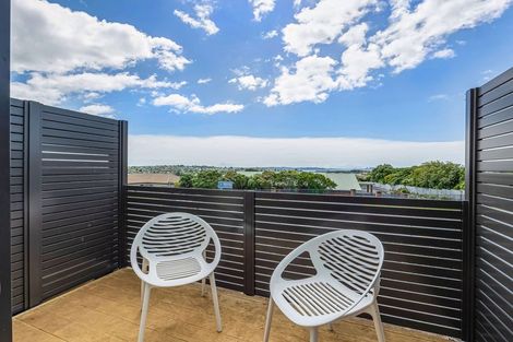 Photo of property in 2/504 Don Buck Road, Massey, Auckland, 0614