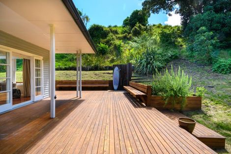 Photo of property in 379 Motutara Road, Muriwai, Waimauku, 0881
