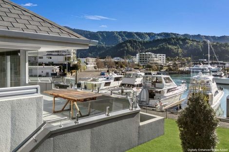 Photo of property in 39 Waikawa Road, Picton, 7220