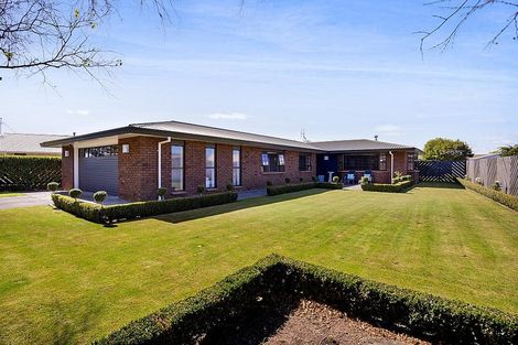 Photo of property in 74 Rata Street, Hawera, 4610