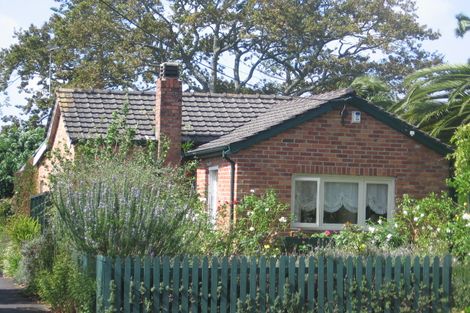 Photo of property in 5 Pine Street, New Lynn, Auckland, 0600