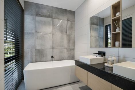 Photo of property in 5 Forest Heights, Wanaka, 9305