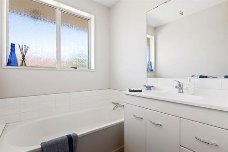 Photo of property in 1/12 Broadfell Avenue, Avonhead, Christchurch, 8042