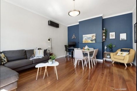 Photo of property in 11 Dover Street, Island Bay, Wellington, 6023