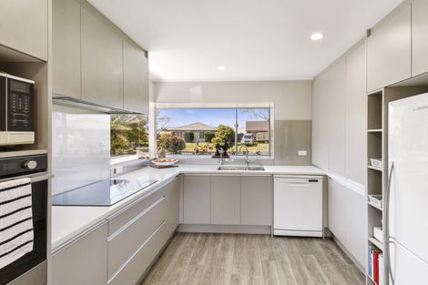 Photo of property in 38 Perotti Place, Conifer Grove, Takanini, 2112
