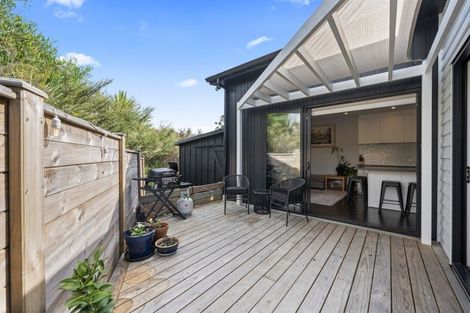 Photo of property in 28 John Dee Crescent, Red Beach, 0932