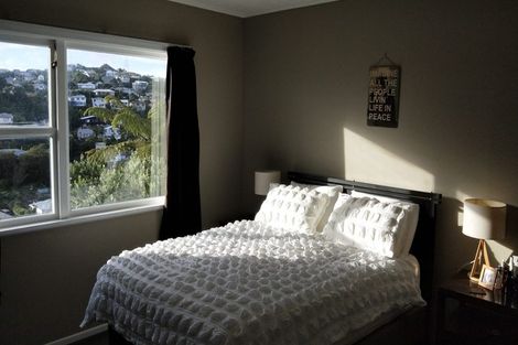 Photo of property in 5 Innes Way, Newlands, Wellington, 6037