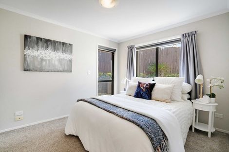 Photo of property in 27 Nimstedt Avenue, Oteha, Auckland, 0632