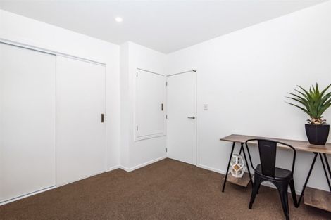 Photo of property in 3/15 Chivalry Road, Glenfield, Auckland, 0629