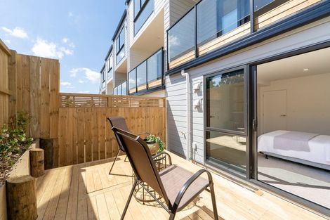 Photo of property in 11 Kayle Glen, West Harbour, Auckland, 0618