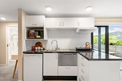 Photo of property in 25 Satara Crescent, Khandallah, Wellington, 6035