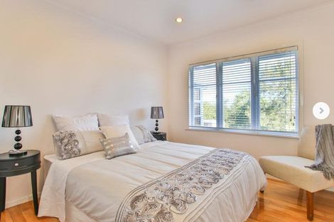 Photo of property in 16 Limmer Place, Browns Bay, Auckland, 0632