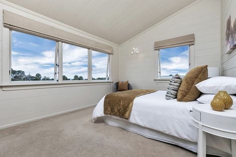 Photo of property in 1/217 Eskdale Road, Birkenhead, Auckland, 0626