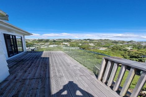 Photo of property in 29f2 Cheltenham Terrace, Newlands, Wellington, 6037