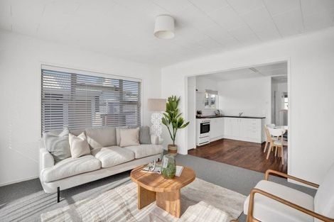 Photo of property in 15 Alberta Road, Glen Avon, New Plymouth, 4312