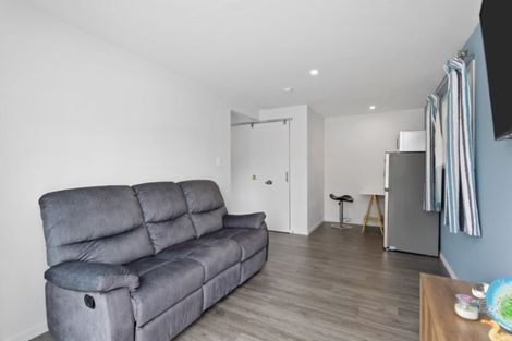 Photo of property in 52 Ayton Drive, Totara Vale, Auckland, 0629