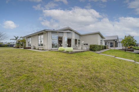Photo of property in 17 Mermaid Place, Whitianga, 3510