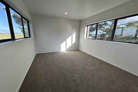 Photo of property in 320 Triangle Road, Massey, Auckland, 0614