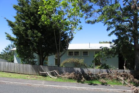 Photo of property in 33 Lysander Crescent, Beach Haven, Auckland, 0626