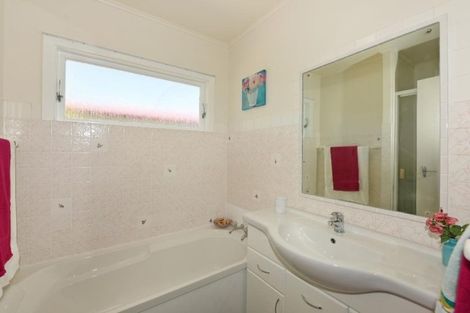 Photo of property in 16 Longfellow Street, Trentham, Upper Hutt, 5018