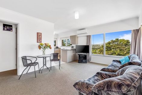 Photo of property in 2/21 Seaview Road, Glenfield, Auckland, 0629