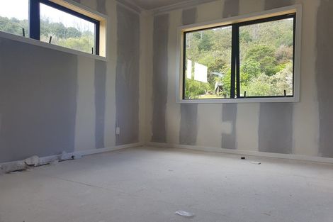 Photo of property in 9 Lowry Heights, Stokes Valley, Lower Hutt, 5019
