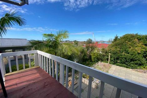 Photo of property in 54 Potter Avenue, Northcote, Auckland, 0627