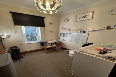 Photo of property in 16 Hungerford Road, Lyall Bay, Wellington, 6022